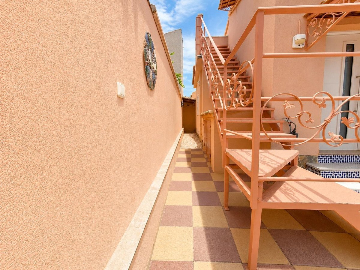 3 Bed Detached Villa in Mil Palmeras