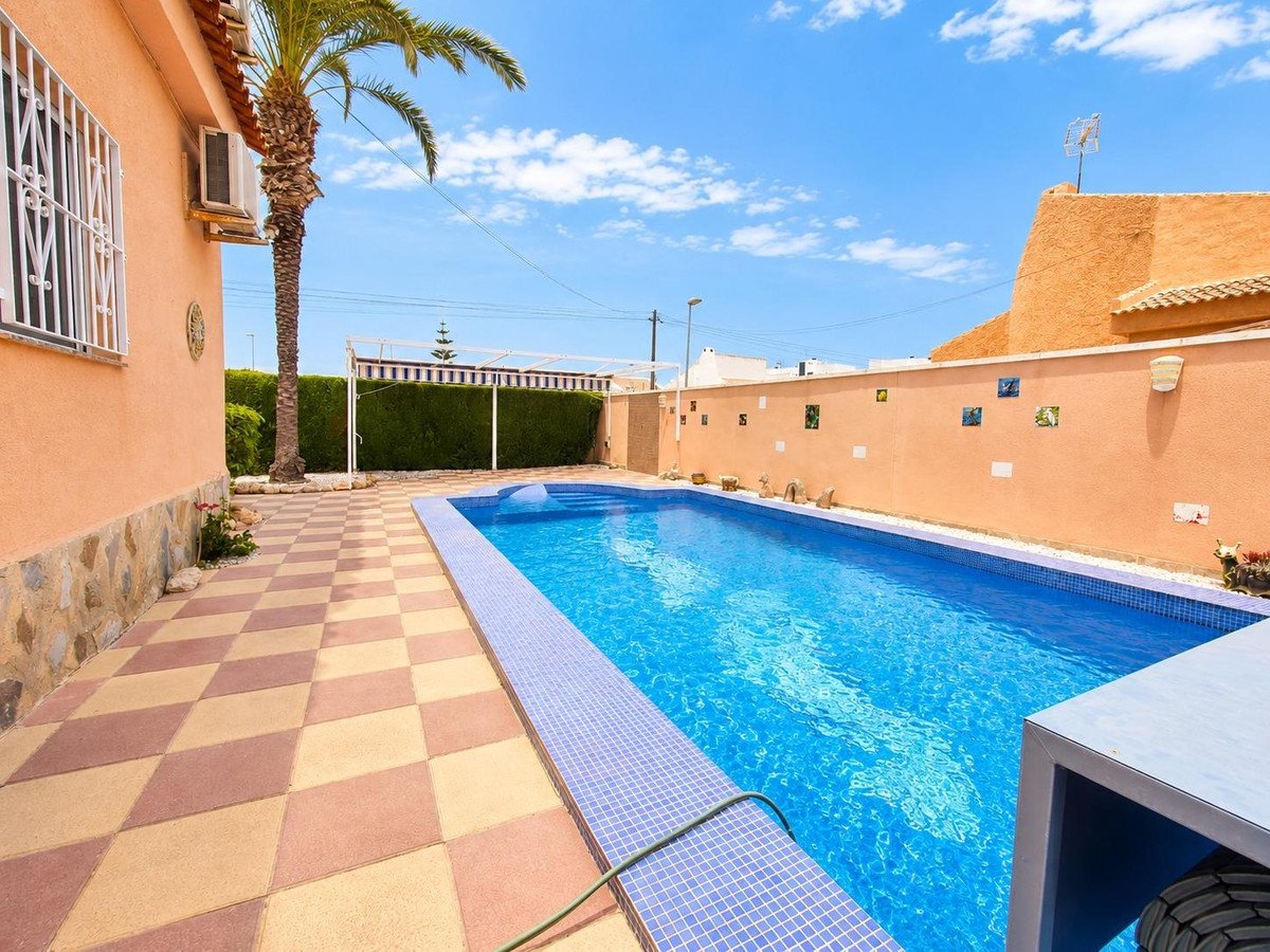 3 Bed Detached Villa in Mil Palmeras
