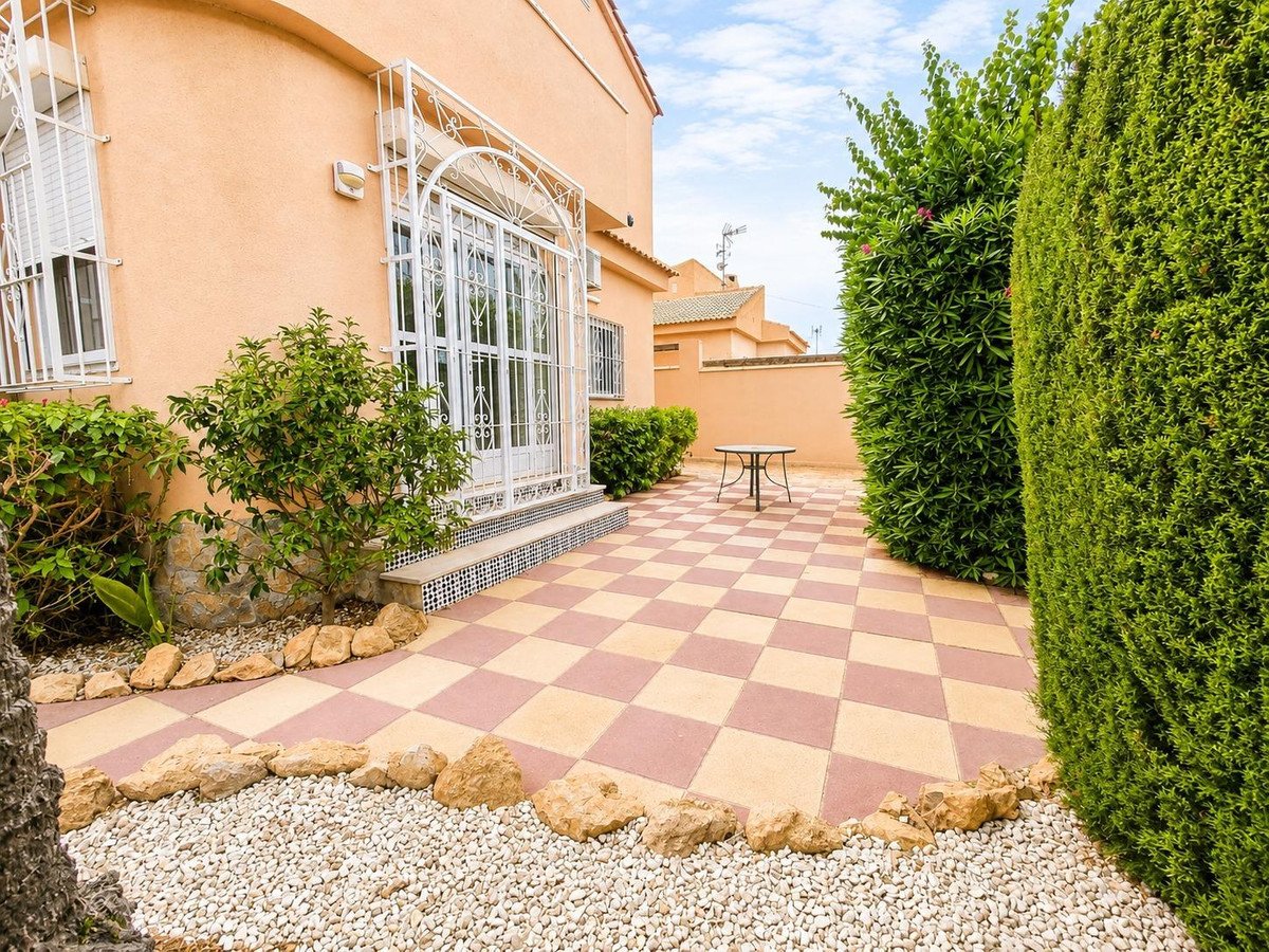 3 Bed Detached Villa in Mil Palmeras