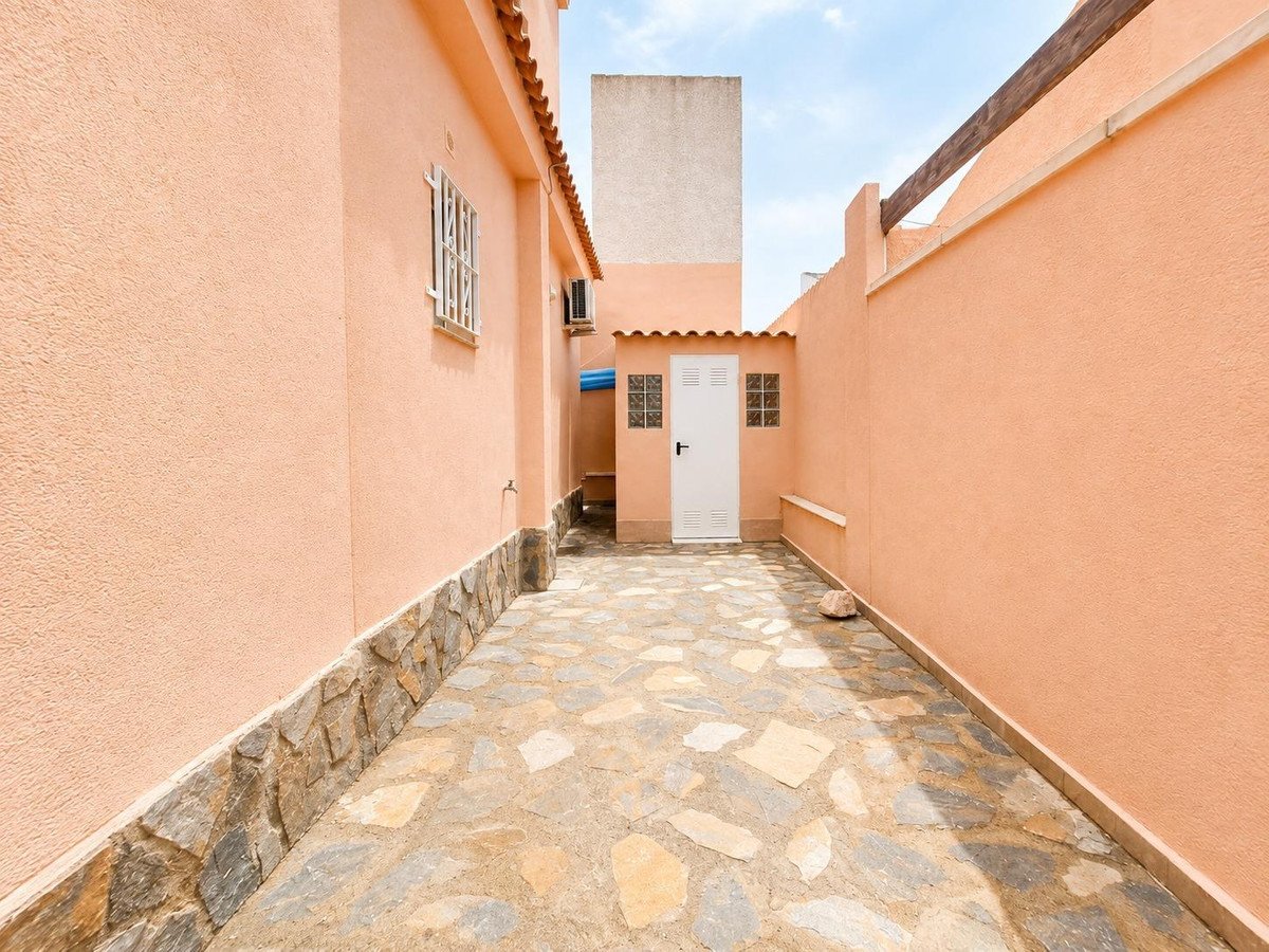 3 Bed Detached Villa in Mil Palmeras
