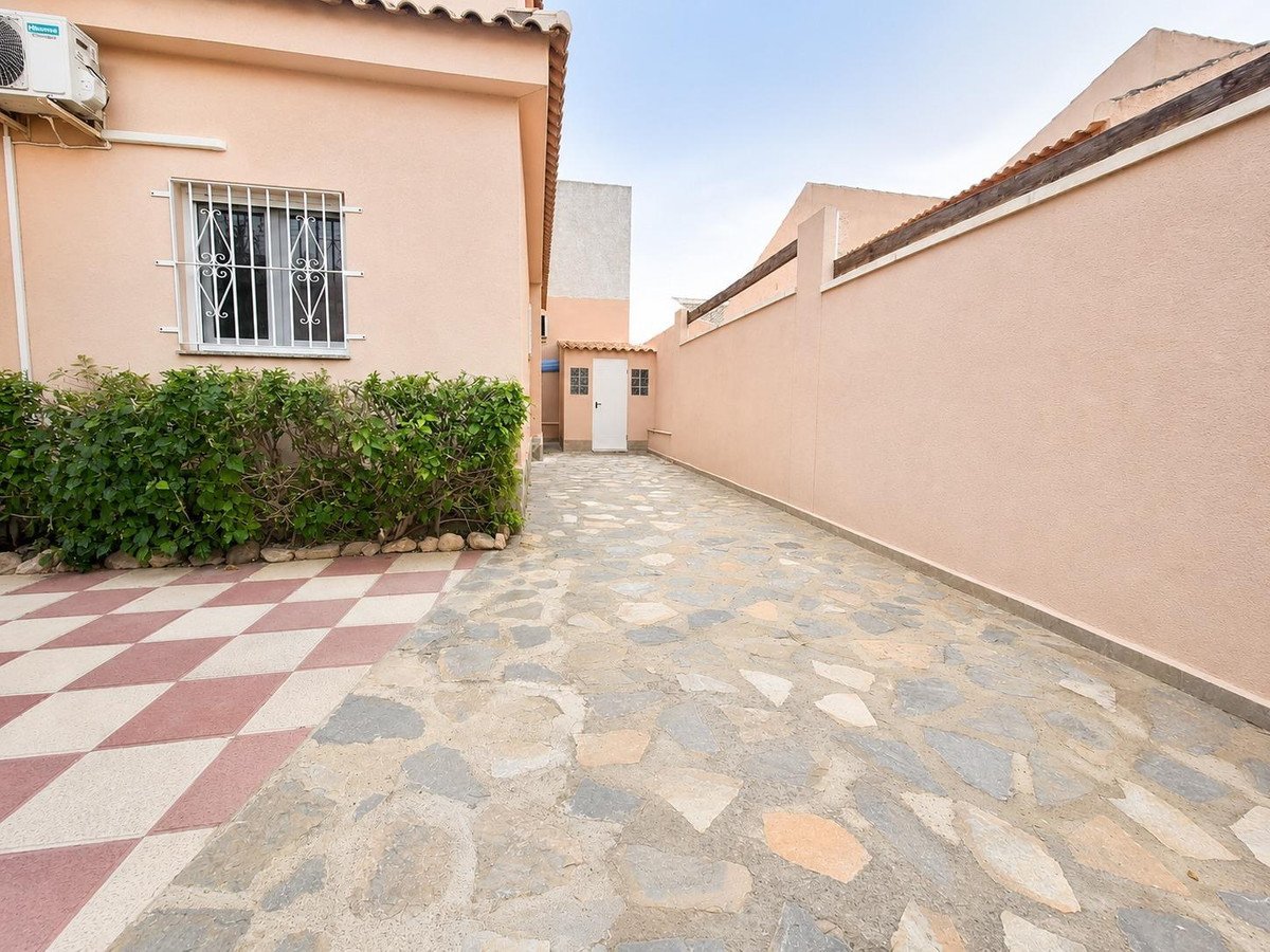 3 Bed Detached Villa in Mil Palmeras