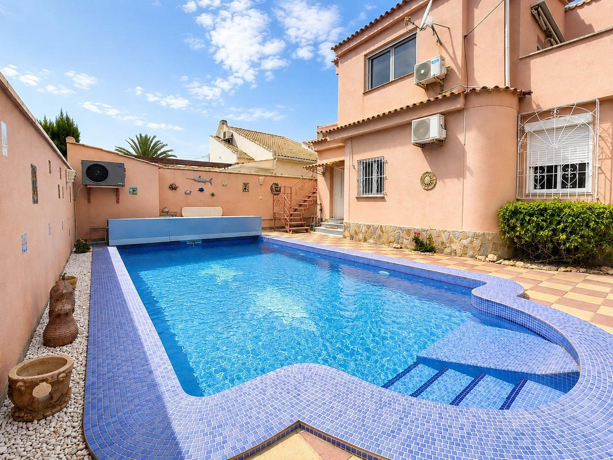 3 Bed Detached Villa in Mil Palmeras