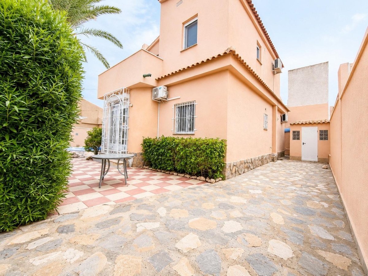 3 Bed Detached Villa in Mil Palmeras