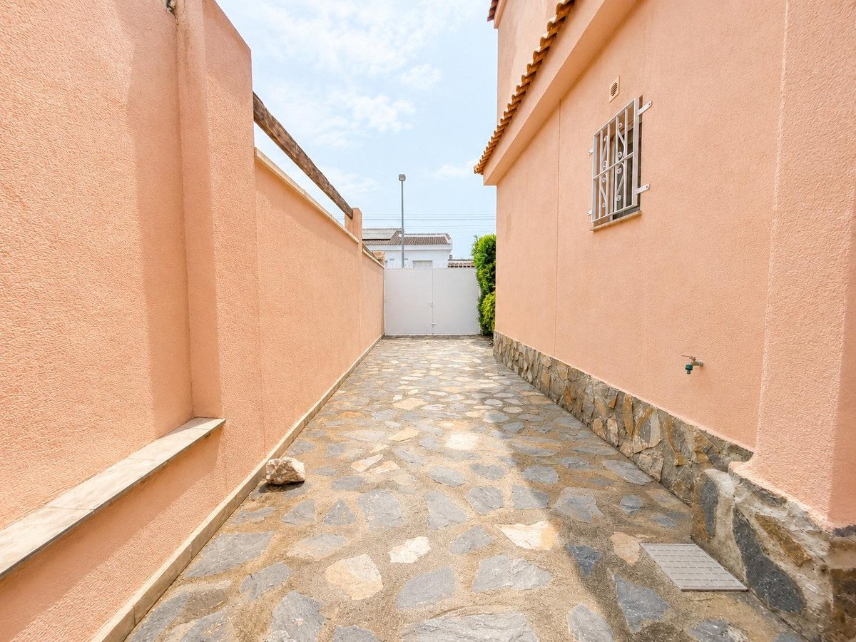 3 Bed Detached Villa in Mil Palmeras