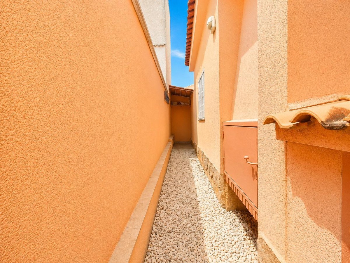 3 Bed Detached Villa in Mil Palmeras