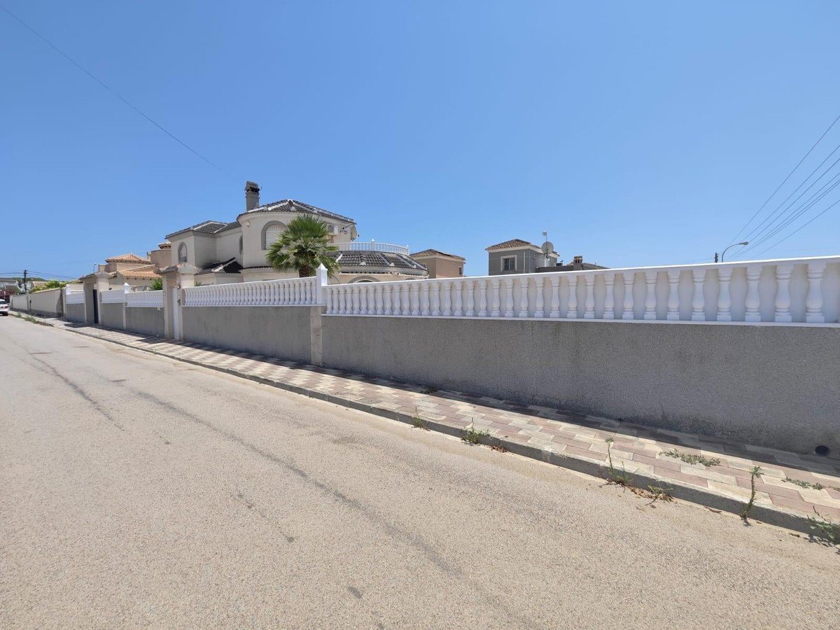 3 Bed Detached Villa in La Siesta
