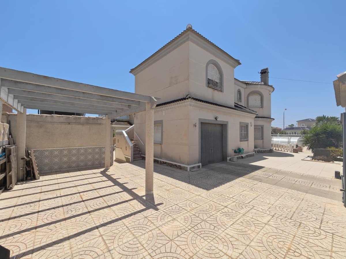 3 Bed Detached Villa in La Siesta