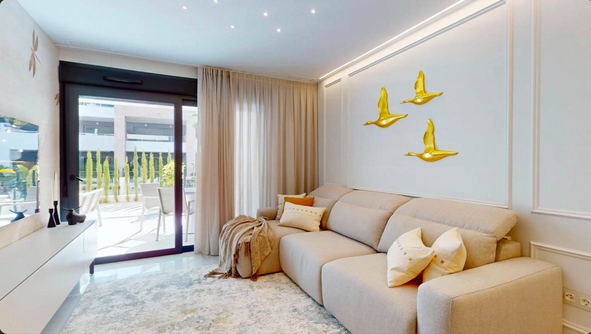 2 Bed Ground Floor Apartment in Playa Flamenca