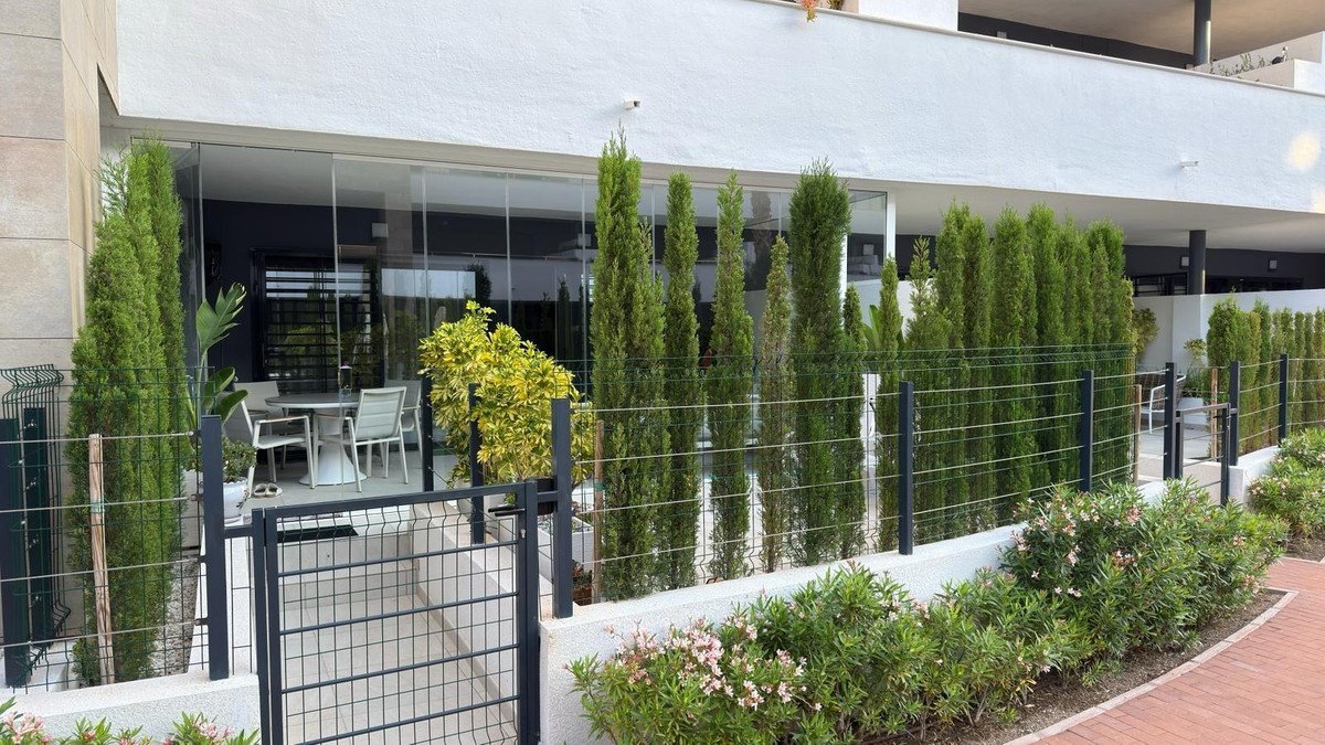 2 Bed Ground Floor Apartment in Playa Flamenca