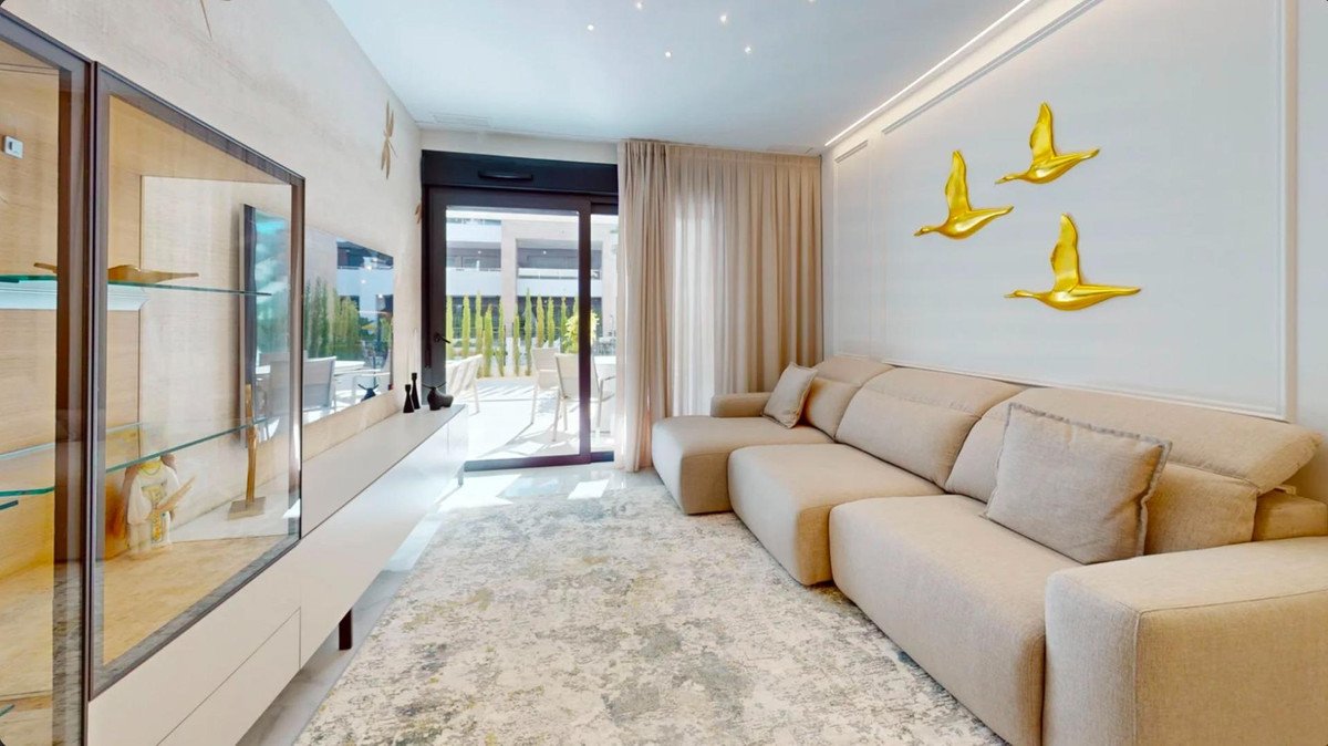 2 Bed Ground Floor Apartment in Playa Flamenca