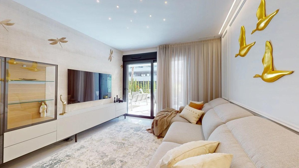 2 Bed Ground Floor Apartment in Playa Flamenca