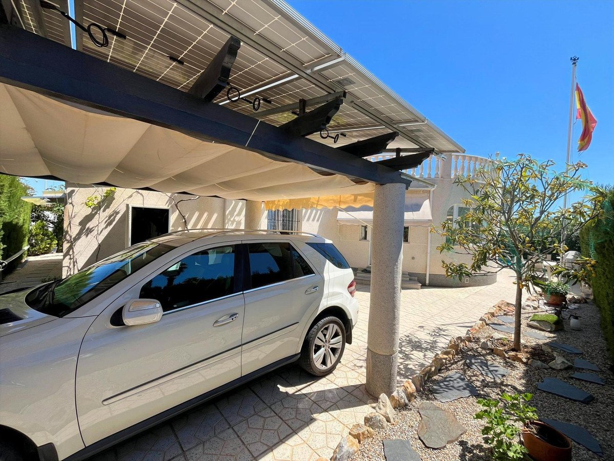 3 Bed Detached Villa in Playa Flamenca