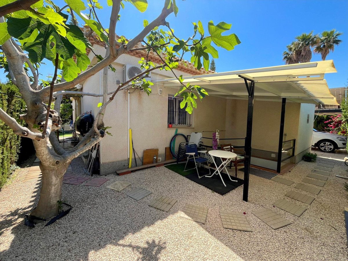 3 Bed Detached Villa in Playa Flamenca