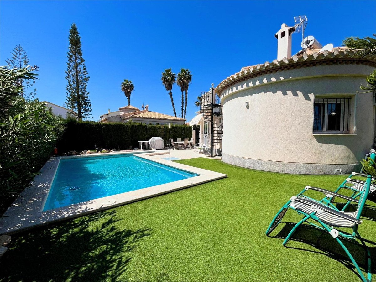 3 Bed Detached Villa in Playa Flamenca
