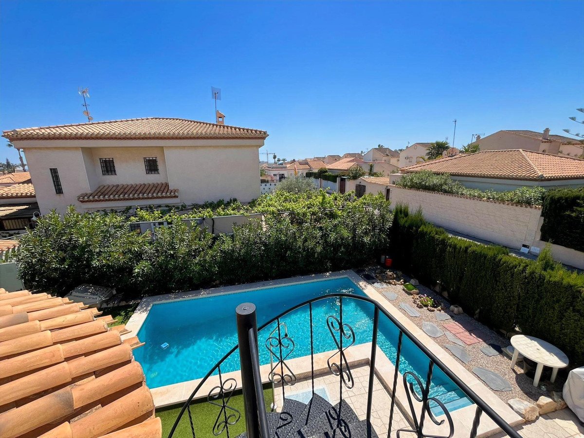 3 Bed Detached Villa in Playa Flamenca