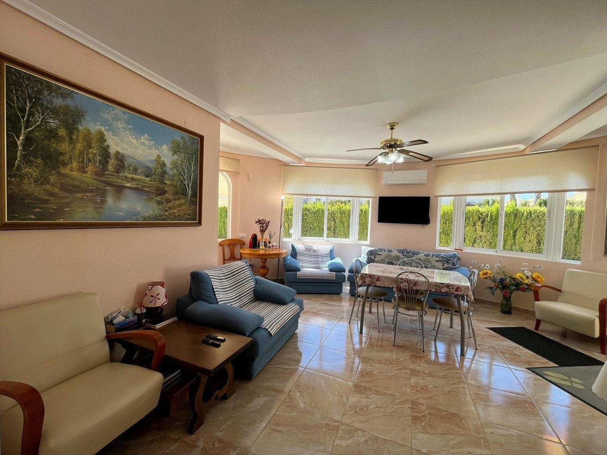 3 Bed Detached Villa in Playa Flamenca