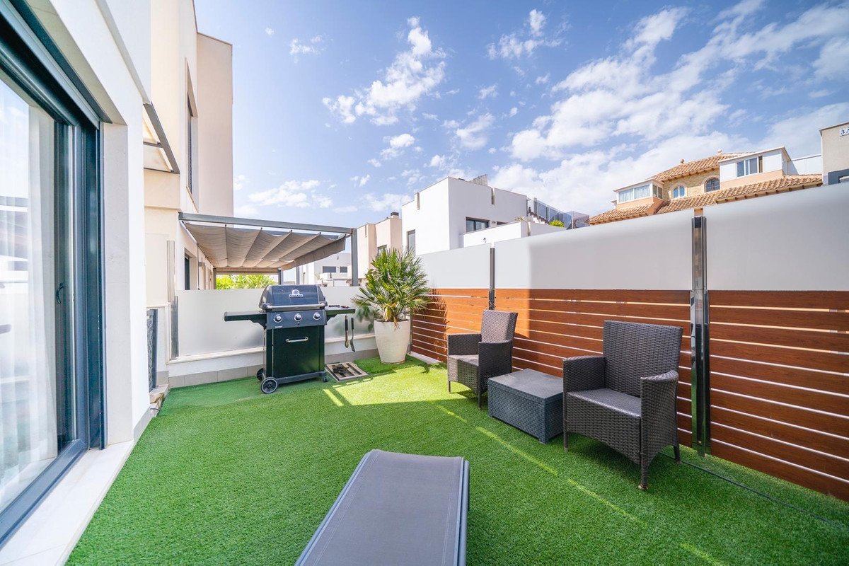 5 Bed Detached Villa in Aguas Nuevas