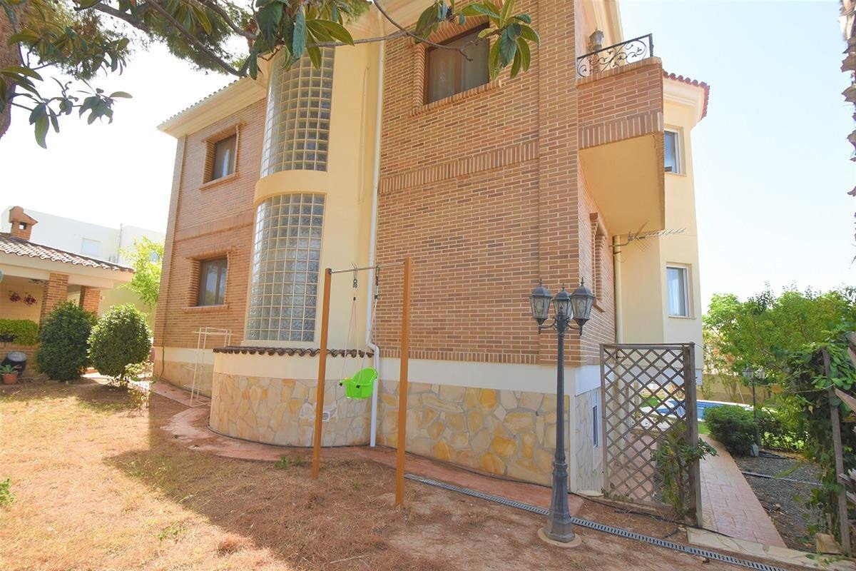 5 Bed Detached Villa in Rojales