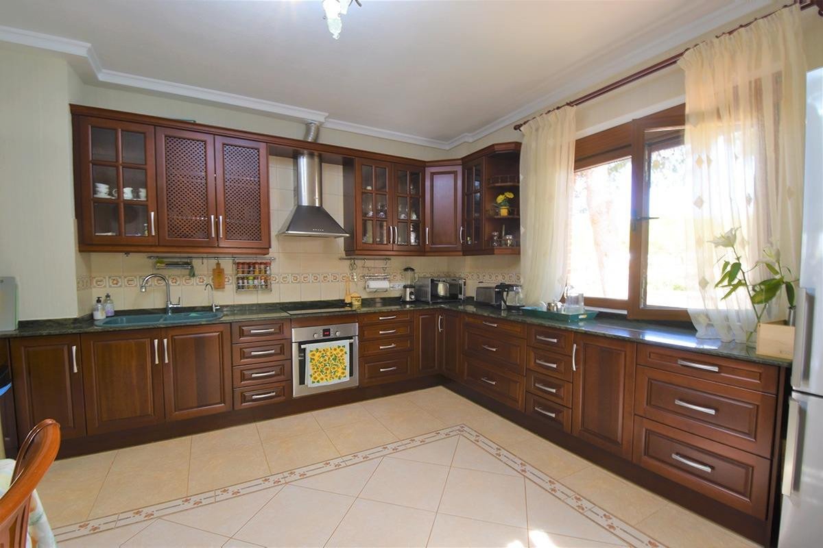 5 Bed Detached Villa in Rojales