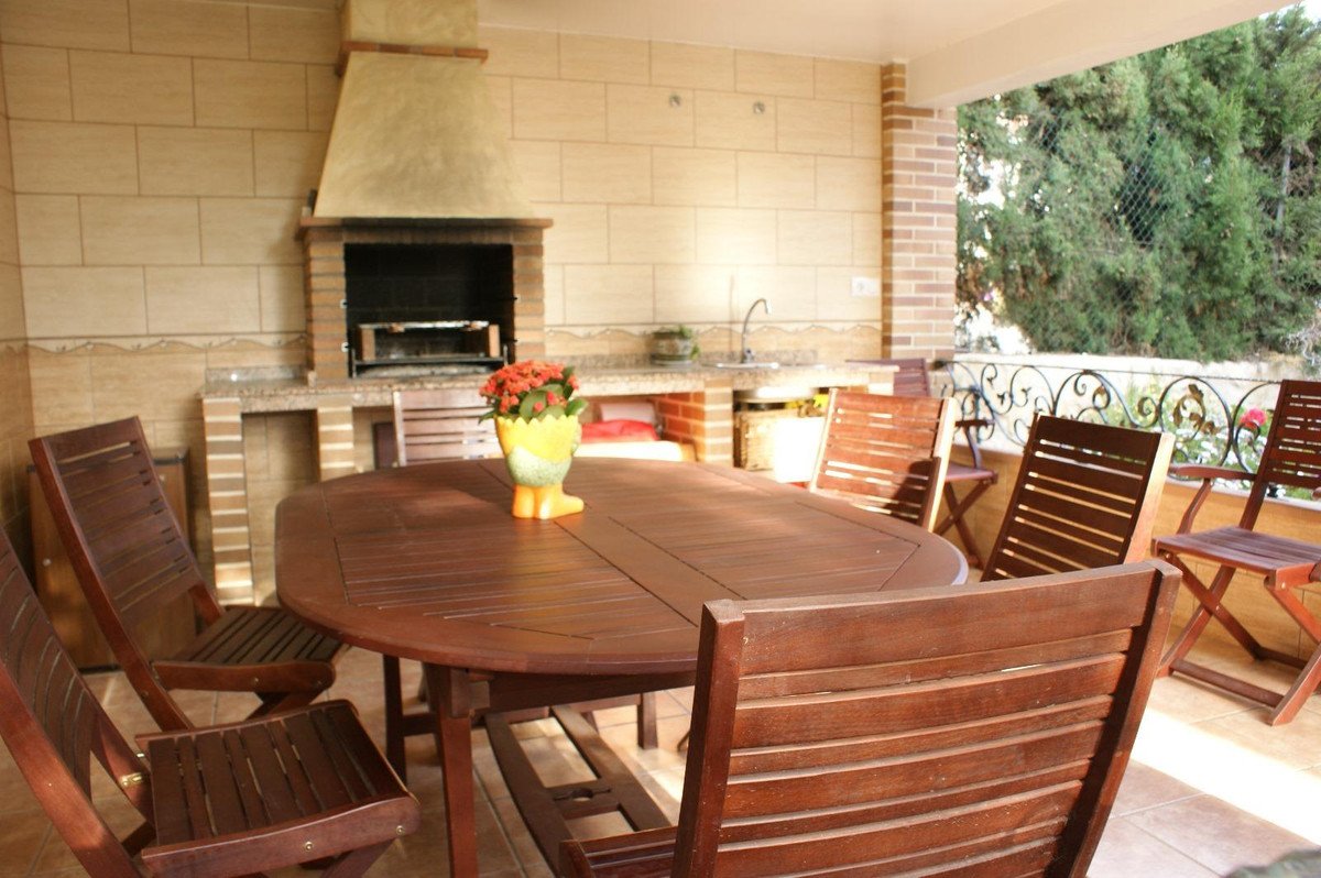 5 Bed Detached Villa in Rojales