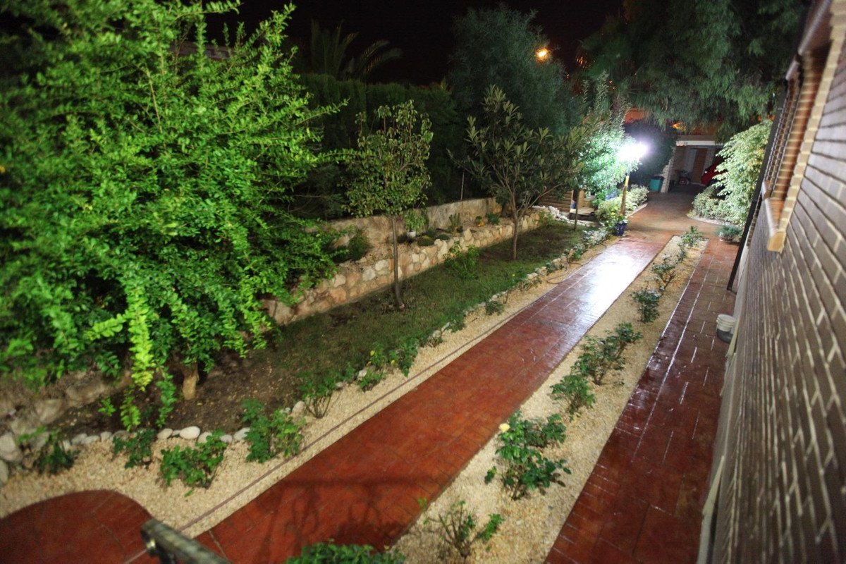 5 Bed Detached Villa in Rojales