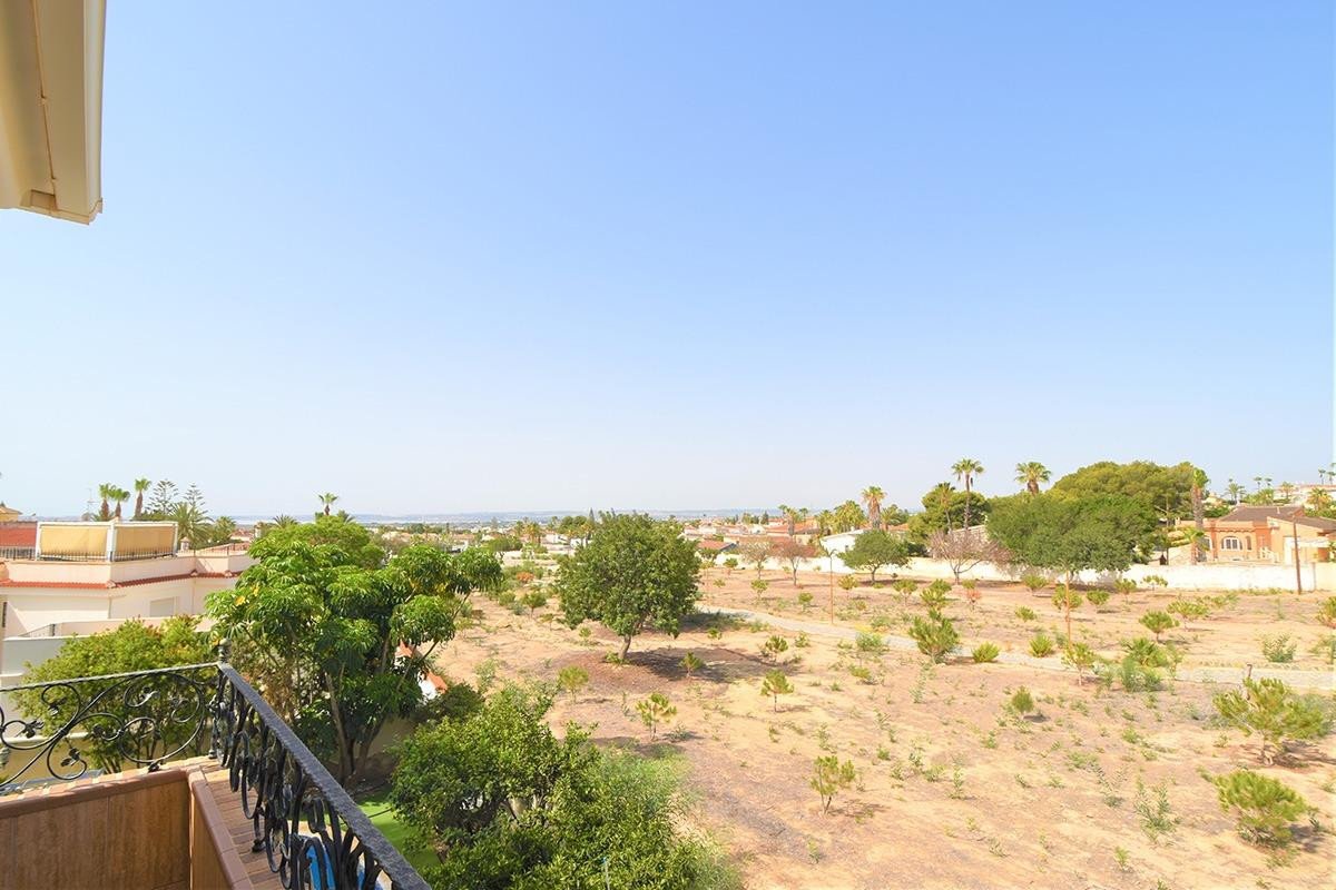 5 Bed Detached Villa in Rojales