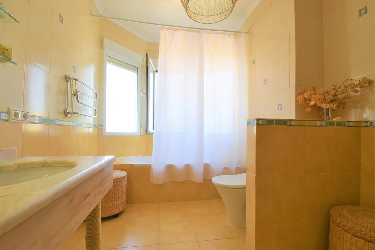 5 Bed Detached Villa in Rojales
