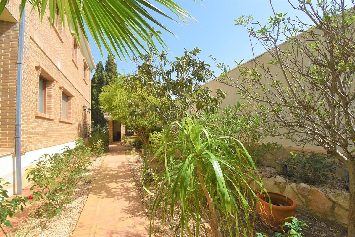 5 Bed Detached Villa in Rojales