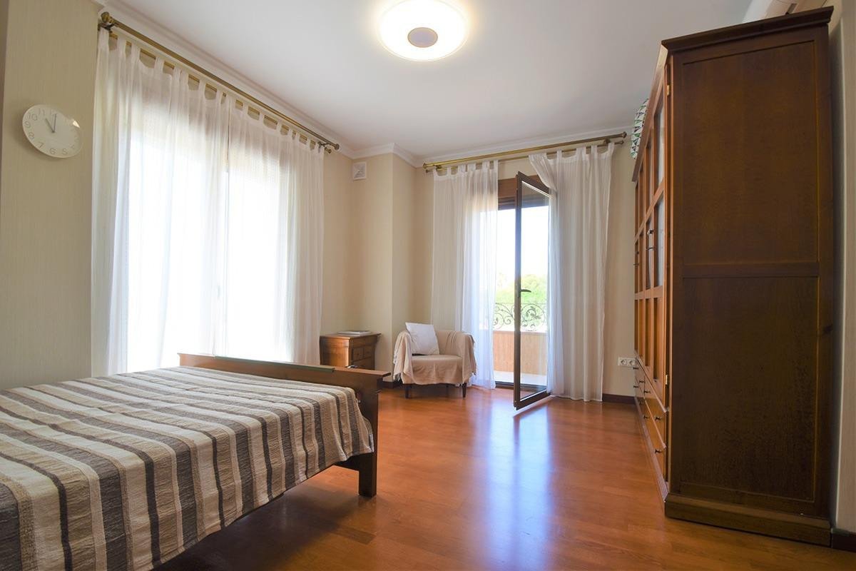 5 Bed Detached Villa in Rojales