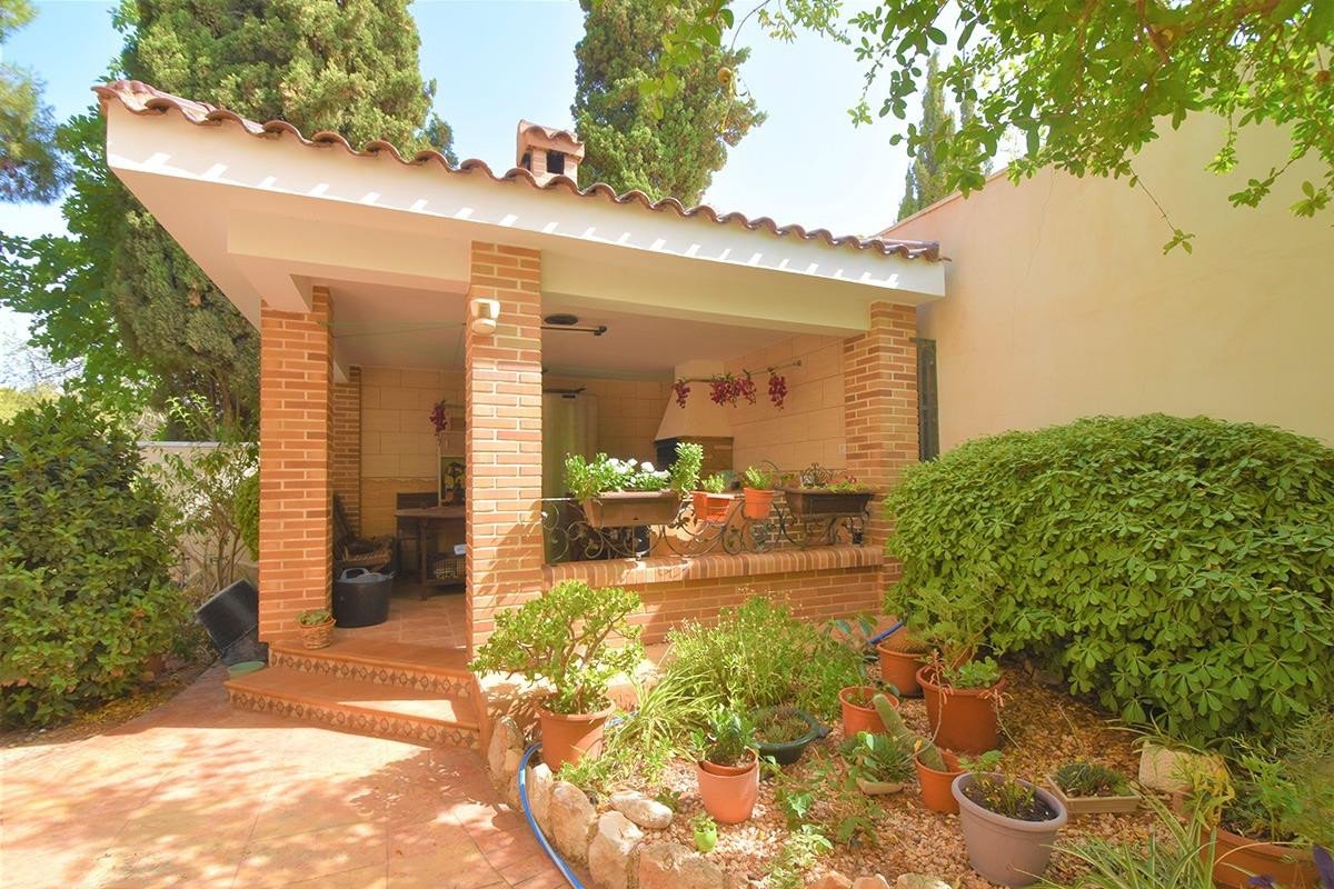 5 Bed Detached Villa in Rojales