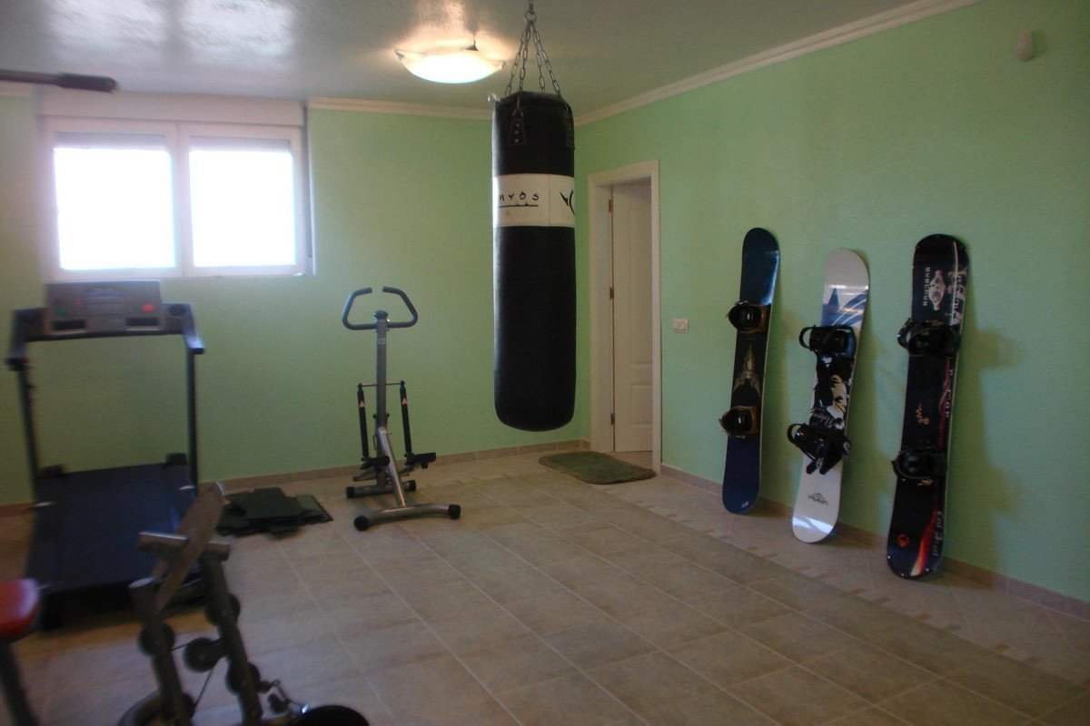 5 Bed Detached Villa in Rojales
