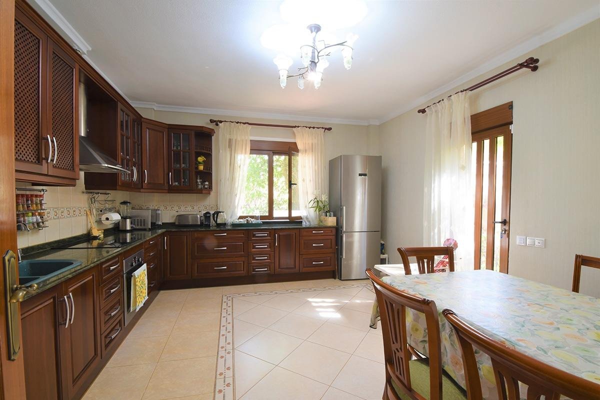 5 Bed Detached Villa in Rojales
