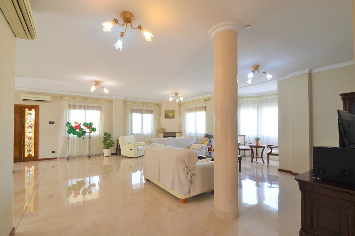 5 Bed Detached Villa in Rojales