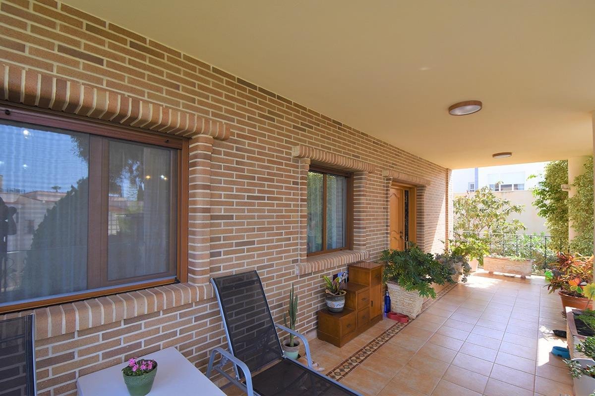 5 Bed Detached Villa in Rojales