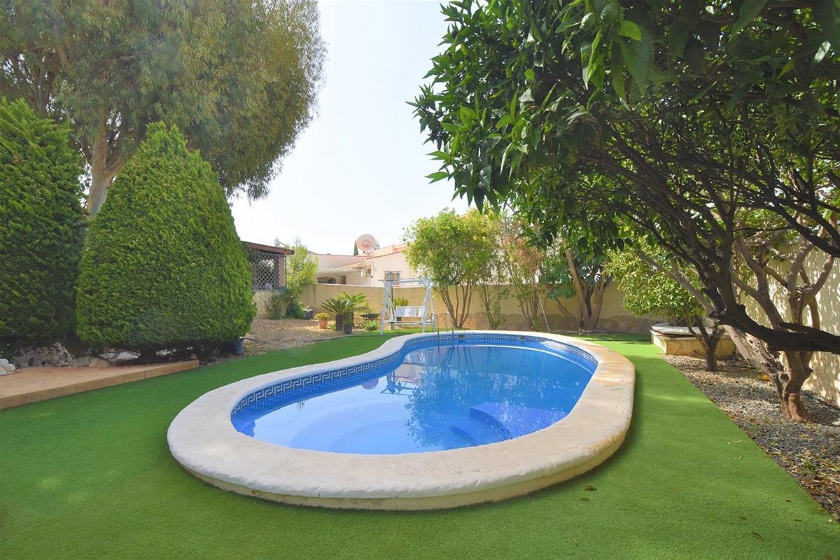5 Bed Detached Villa in Rojales