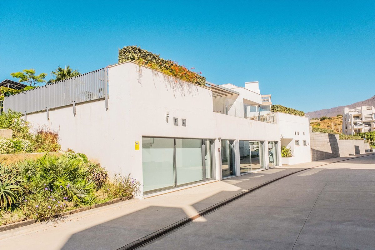 2 Bed Ground Floor Apartment in Estepona