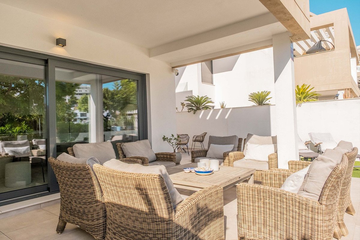 2 Bed Ground Floor Apartment in Estepona