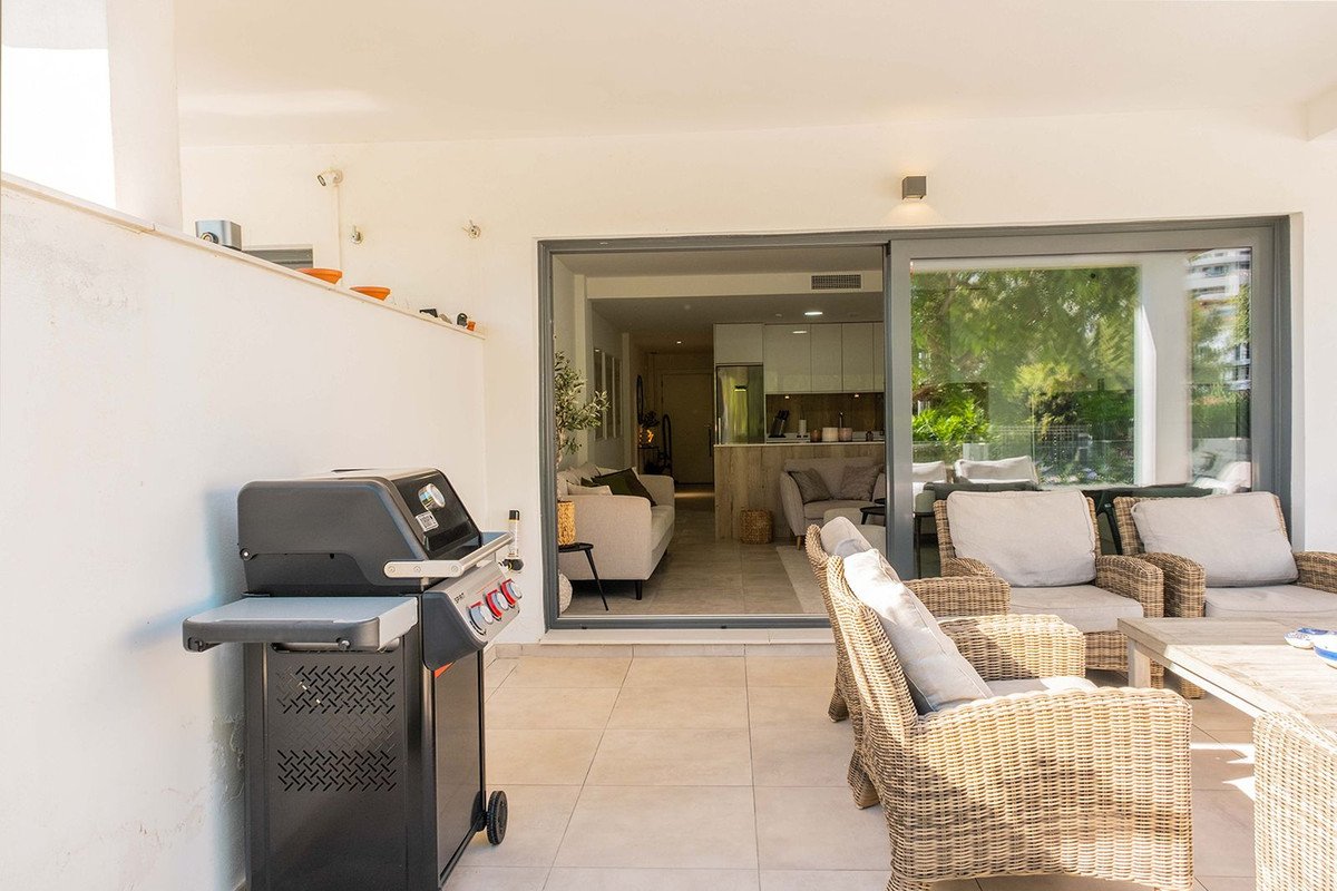 2 Bed Ground Floor Apartment in Estepona