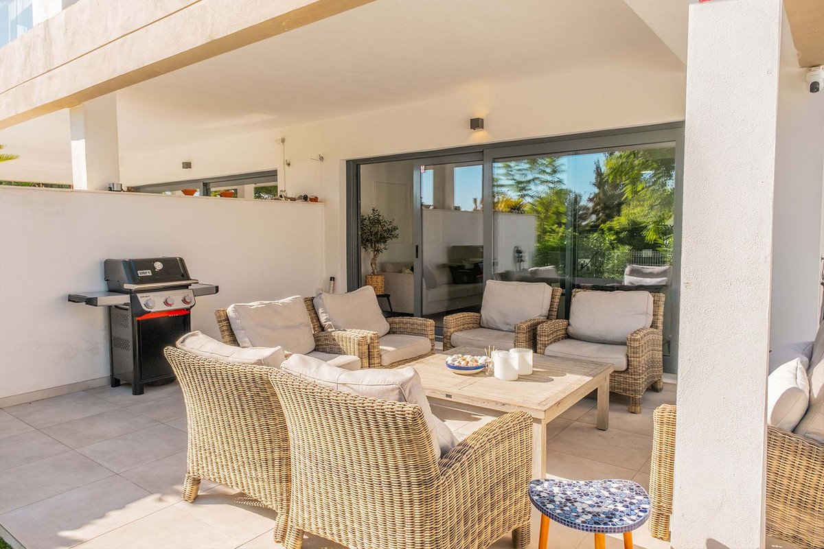 2 Bed Ground Floor Apartment in Estepona