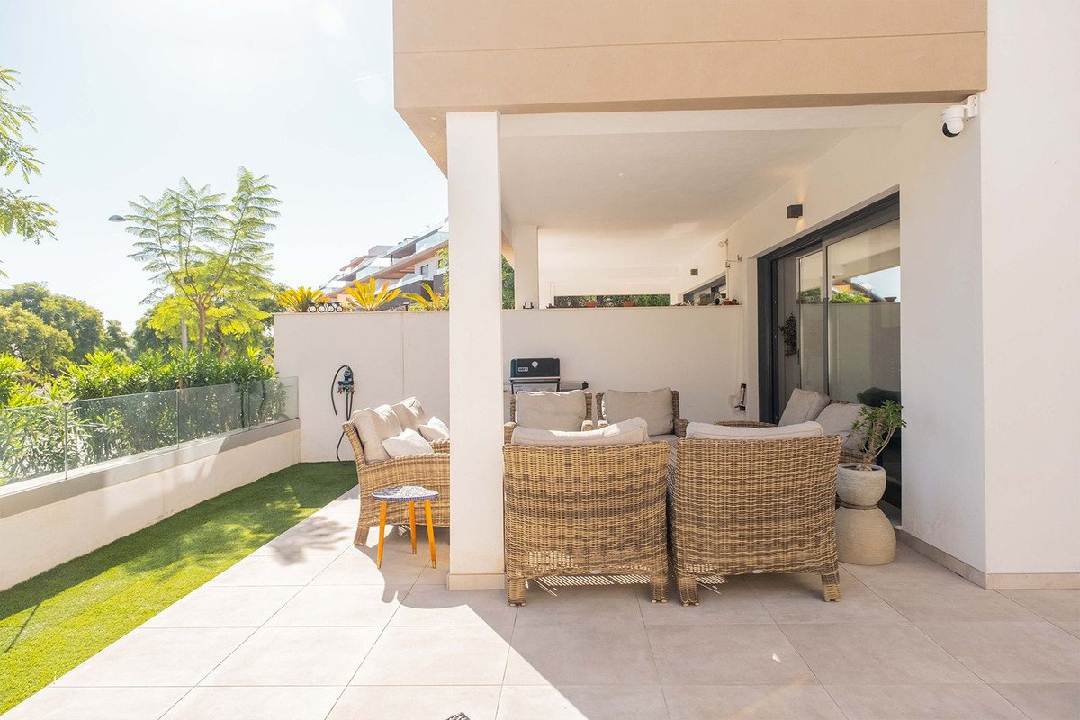 2 Bed Ground Floor Apartment in Estepona