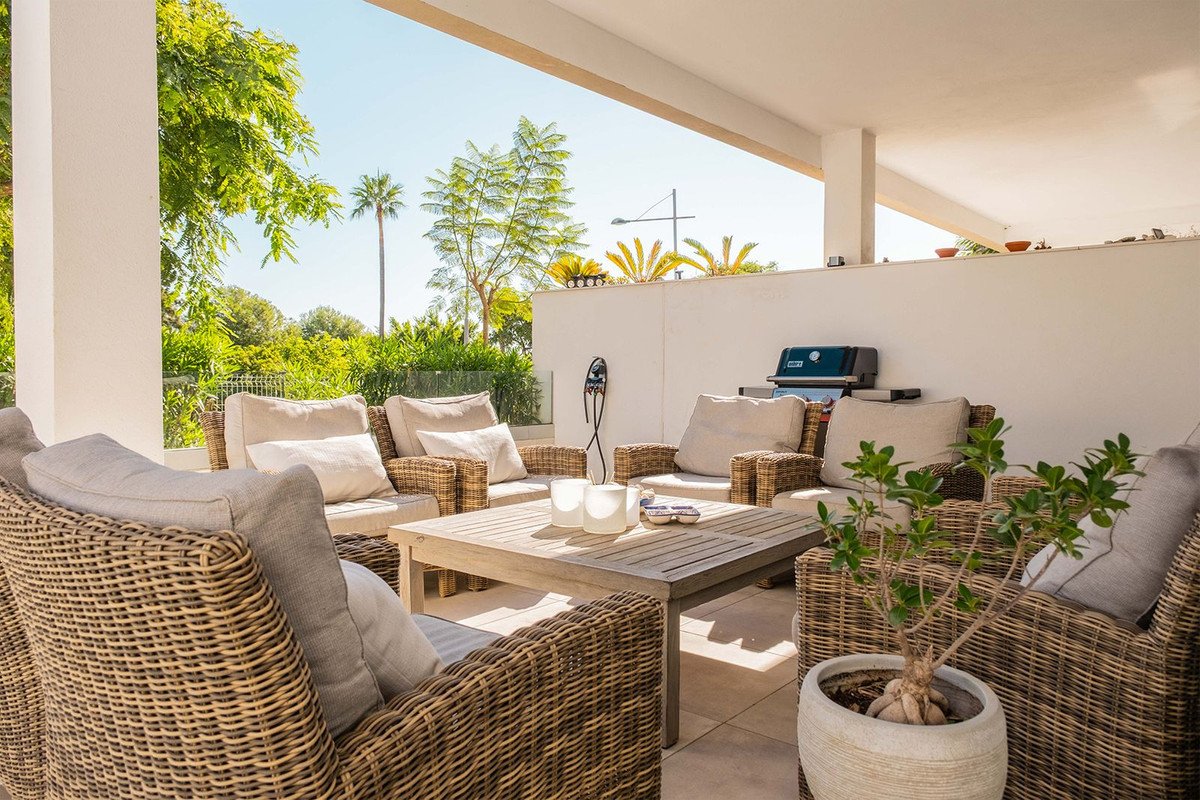 2 Bed Ground Floor Apartment in Estepona