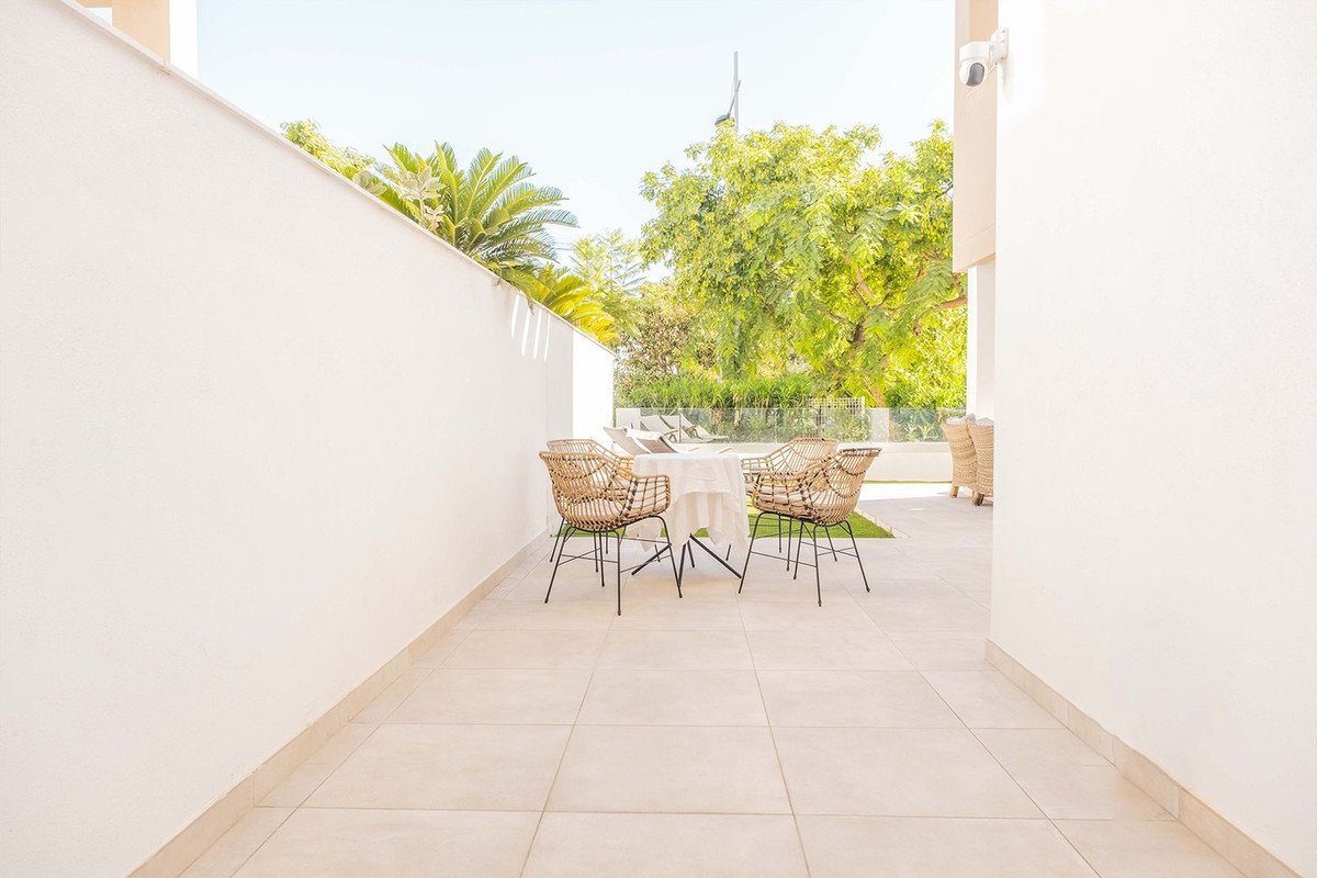 2 Bed Ground Floor Apartment in Estepona