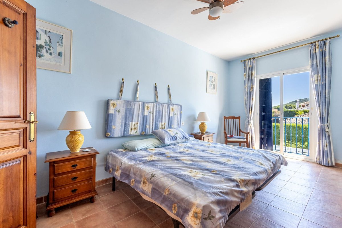 4 Bed Detached Villa in Coín