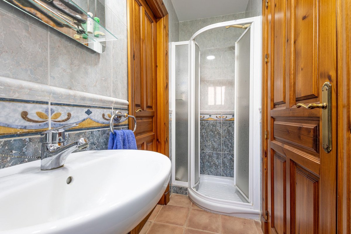 4 Bed Detached Villa in Coín