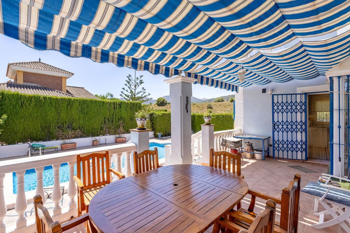 4 Bed Detached Villa in Coín