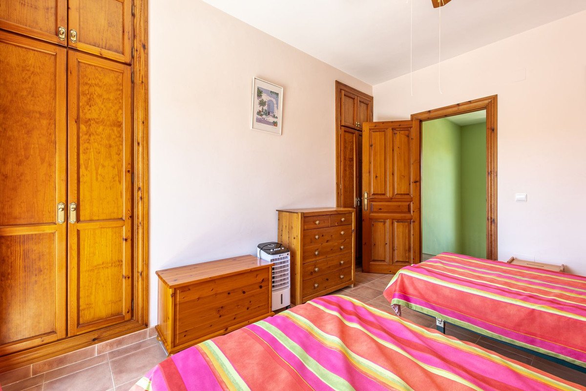 4 Bed Detached Villa in Coín
