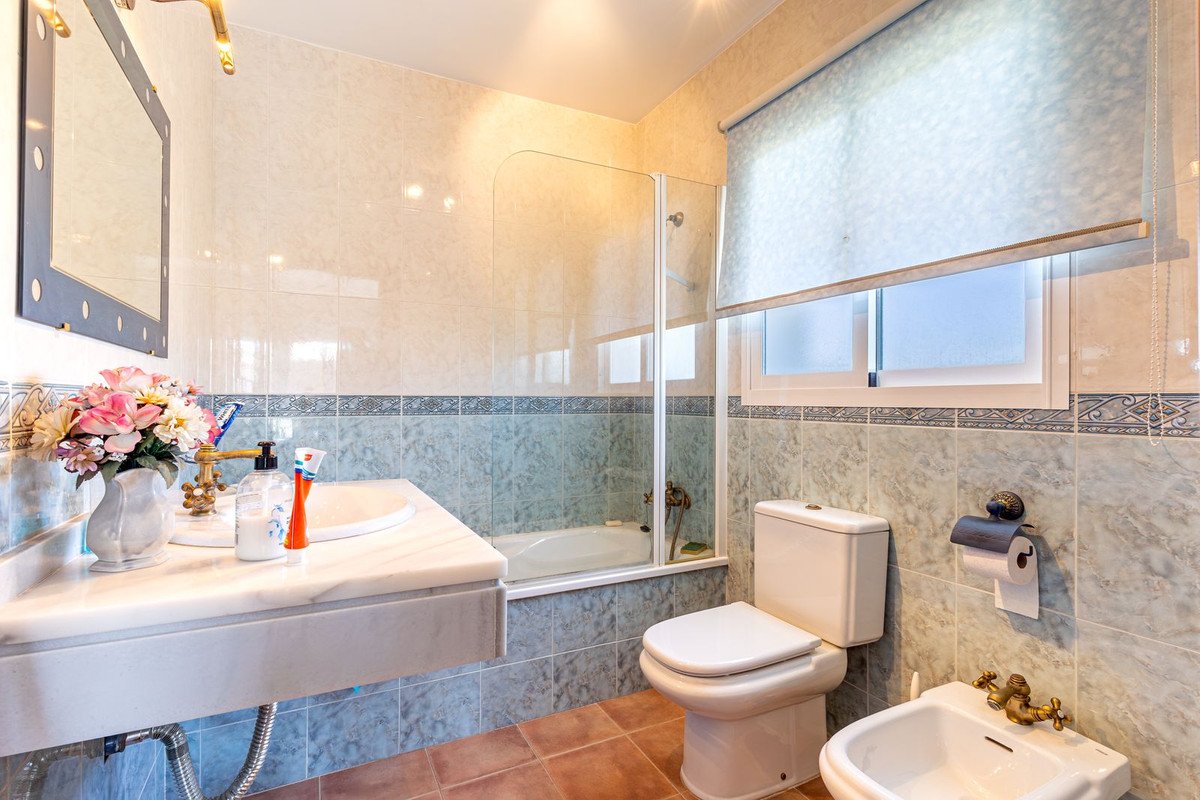 4 Bed Detached Villa in Coín