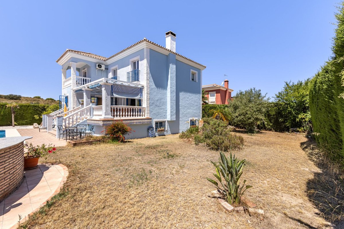 4 Bed Detached Villa in Coín