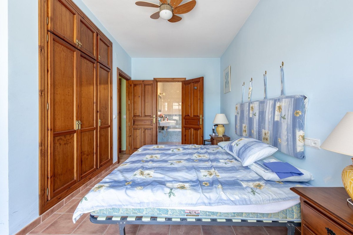 4 Bed Detached Villa in Coín
