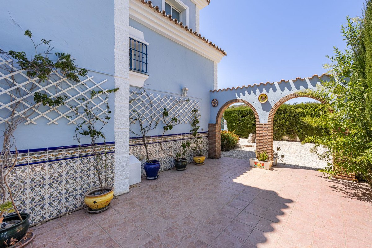 4 Bed Detached Villa in Coín